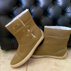 Helly Hansen NEW waterproof winter boots size 9